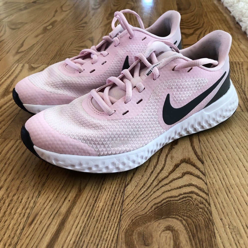 Nike Tennis Shoes